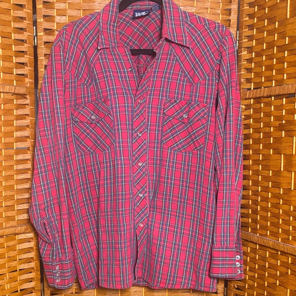 💰💰 3/$10
Stage II Red Plaid Snap-Up Shirt
